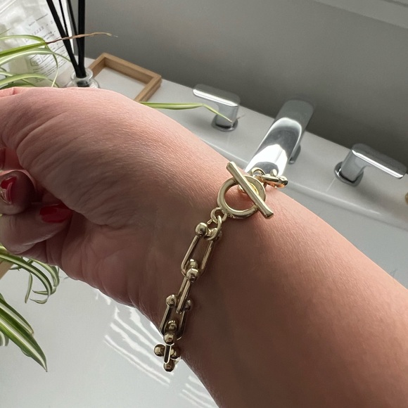 Golden Link Bracelet - Picture 2 of 2